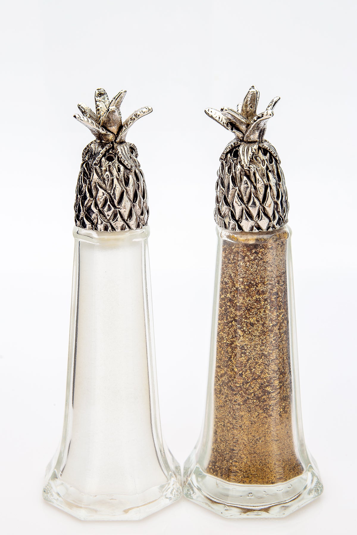 Pineapple salt and pepper shaker set, handcrafted by German artist Thomas Leiblein. American pewter, made in the USA.